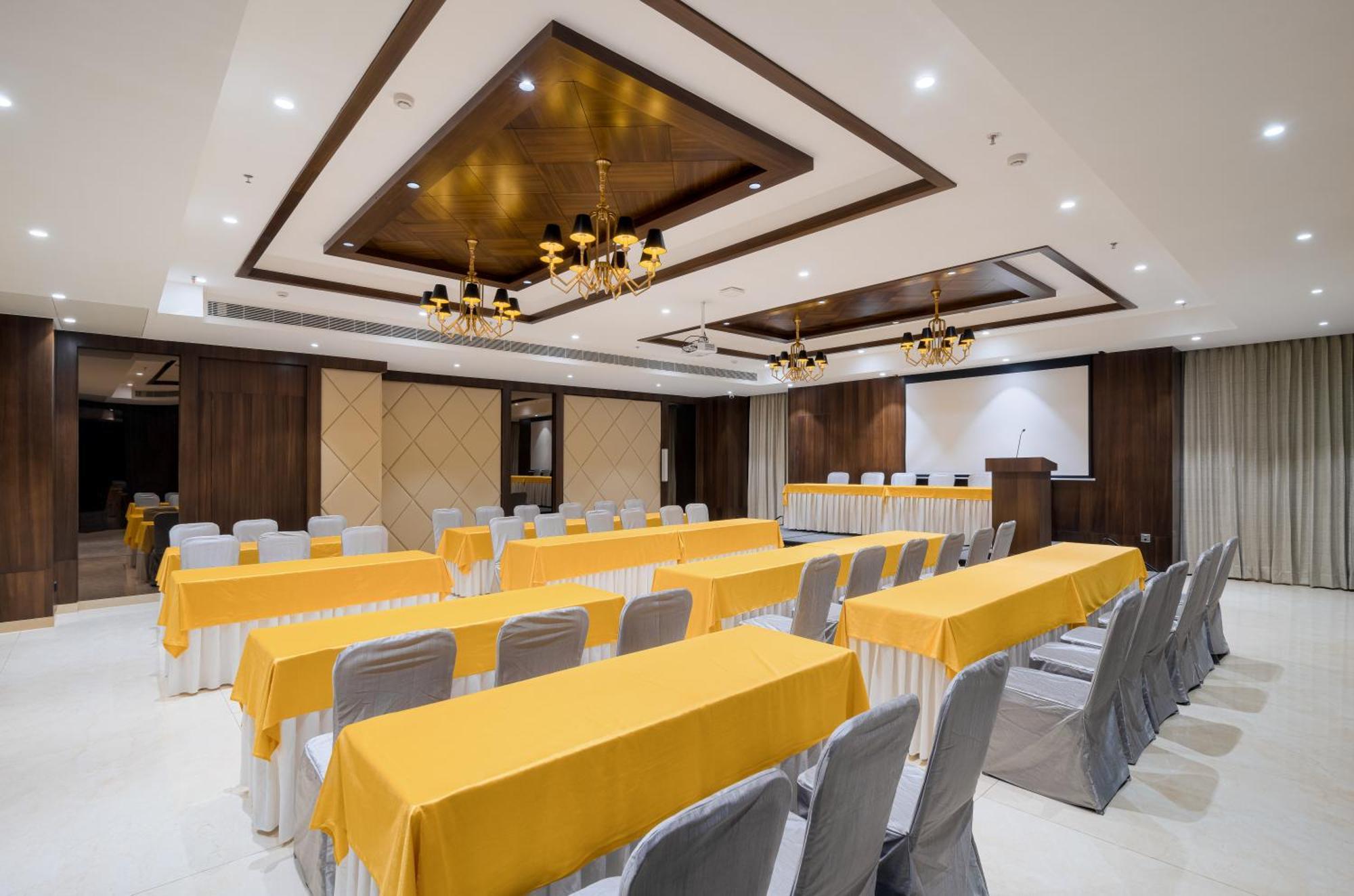 Royal Embassy Hotel Erode Bagian luar foto