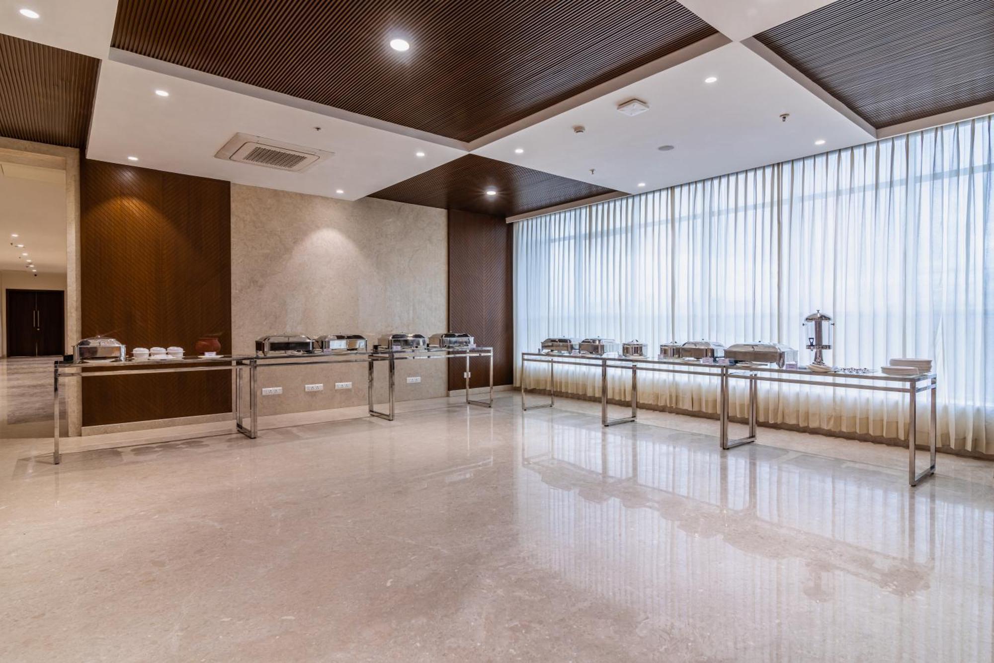 Royal Embassy Hotel Erode Bagian luar foto
