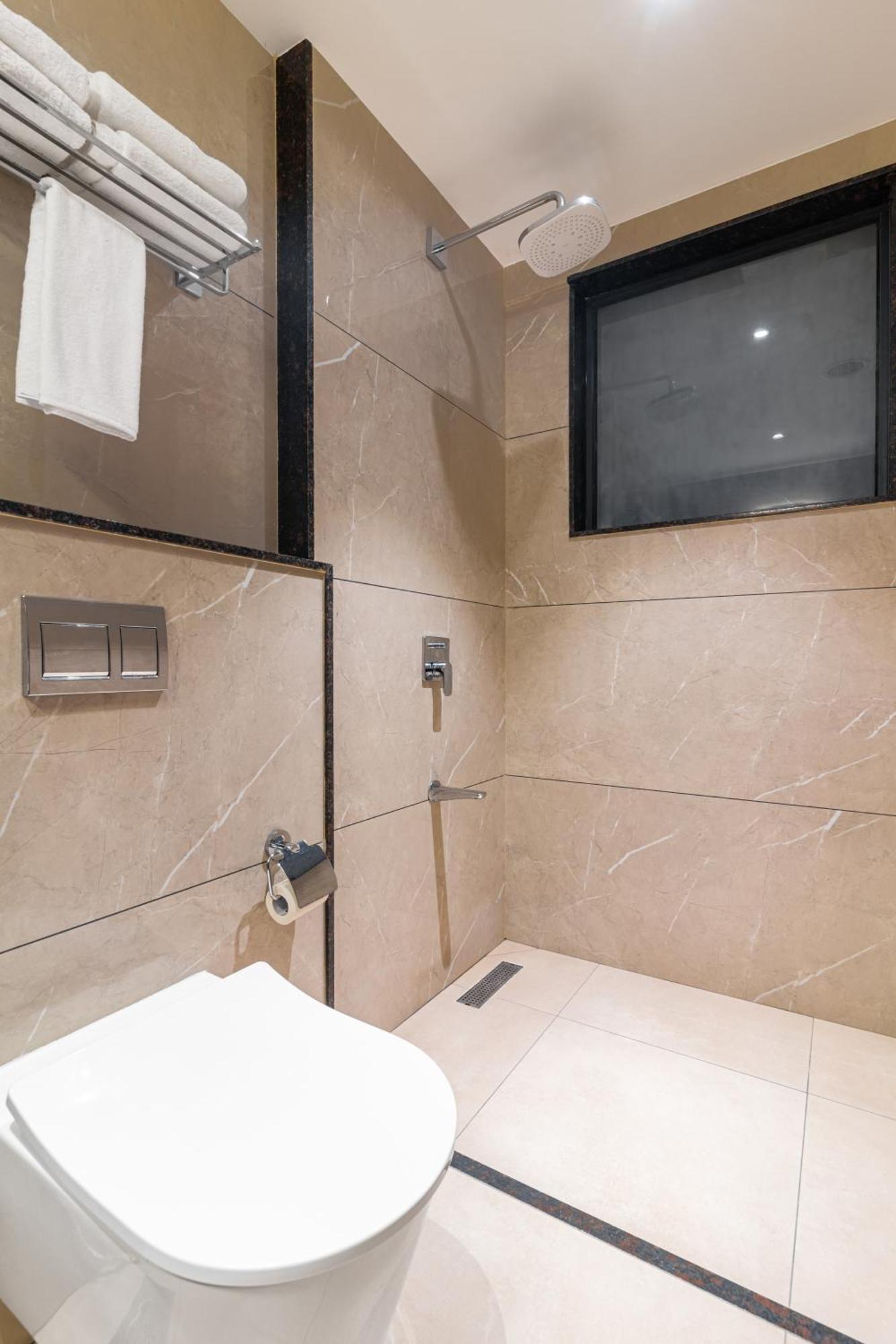 Royal Embassy Hotel Erode Bagian luar foto