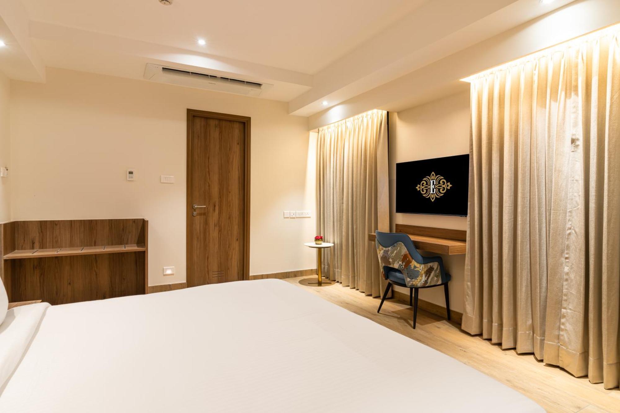 Royal Embassy Hotel Erode Bagian luar foto