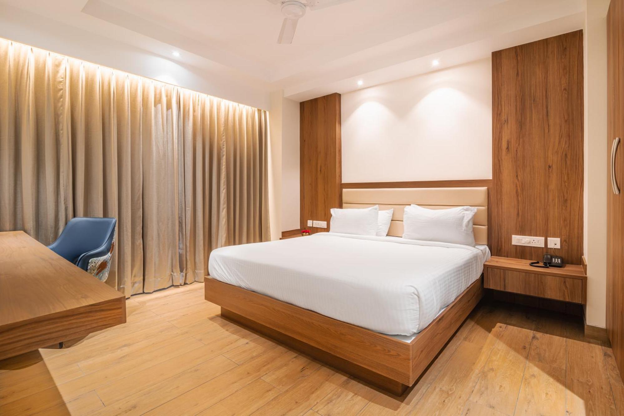 Royal Embassy Hotel Erode Bagian luar foto