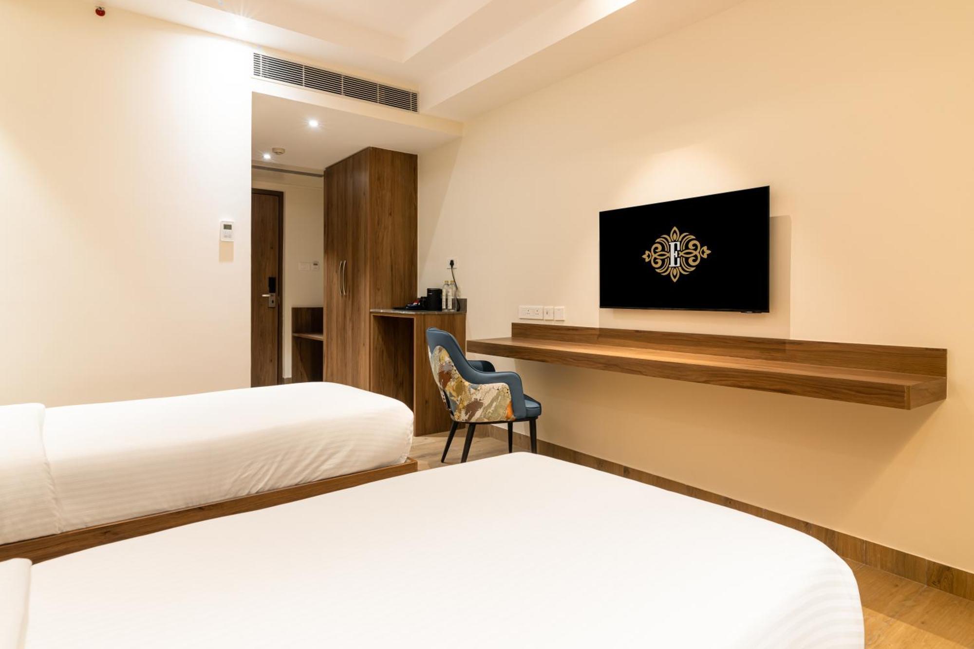 Royal Embassy Hotel Erode Bagian luar foto