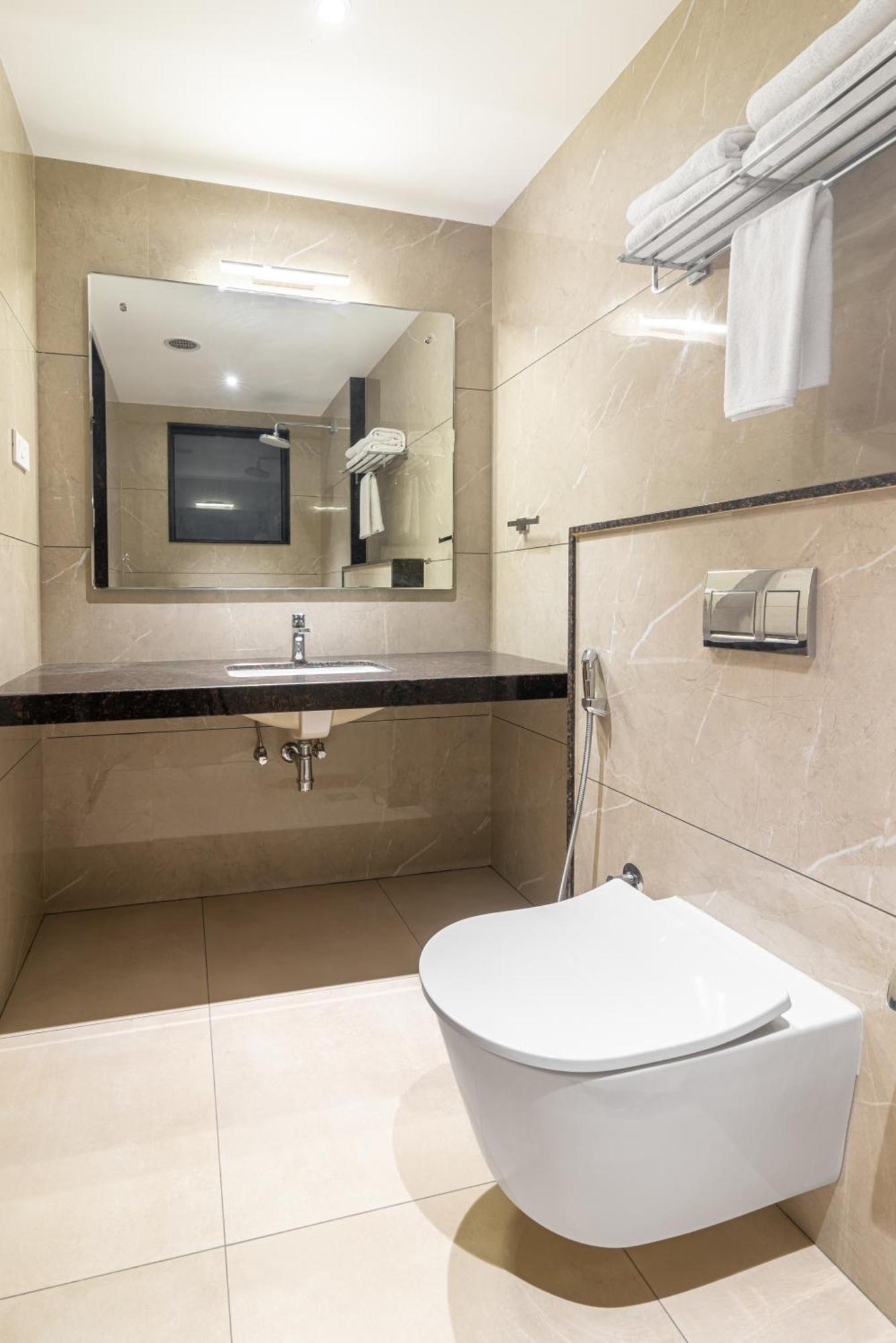 Royal Embassy Hotel Erode Bagian luar foto