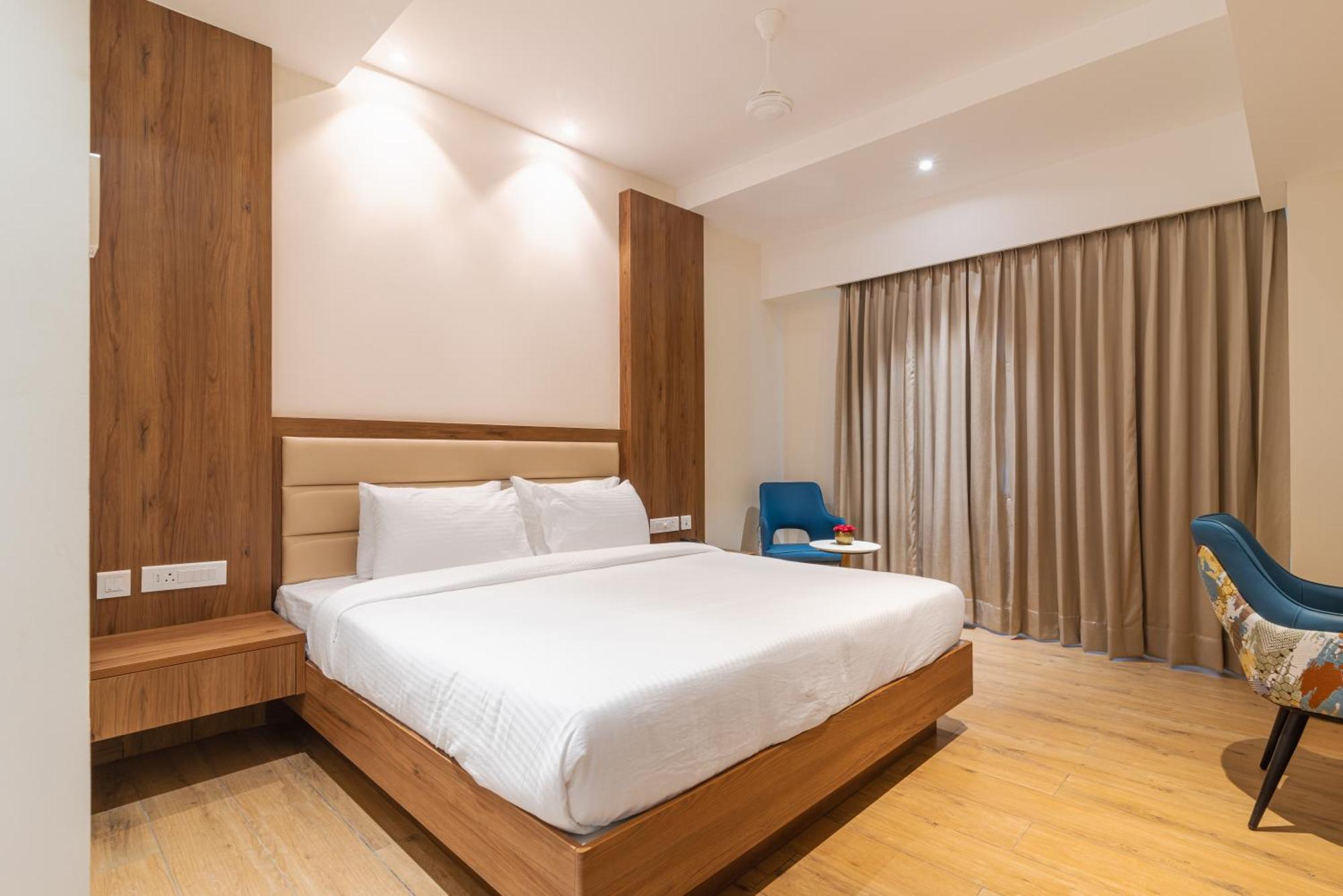 Royal Embassy Hotel Erode Bagian luar foto
