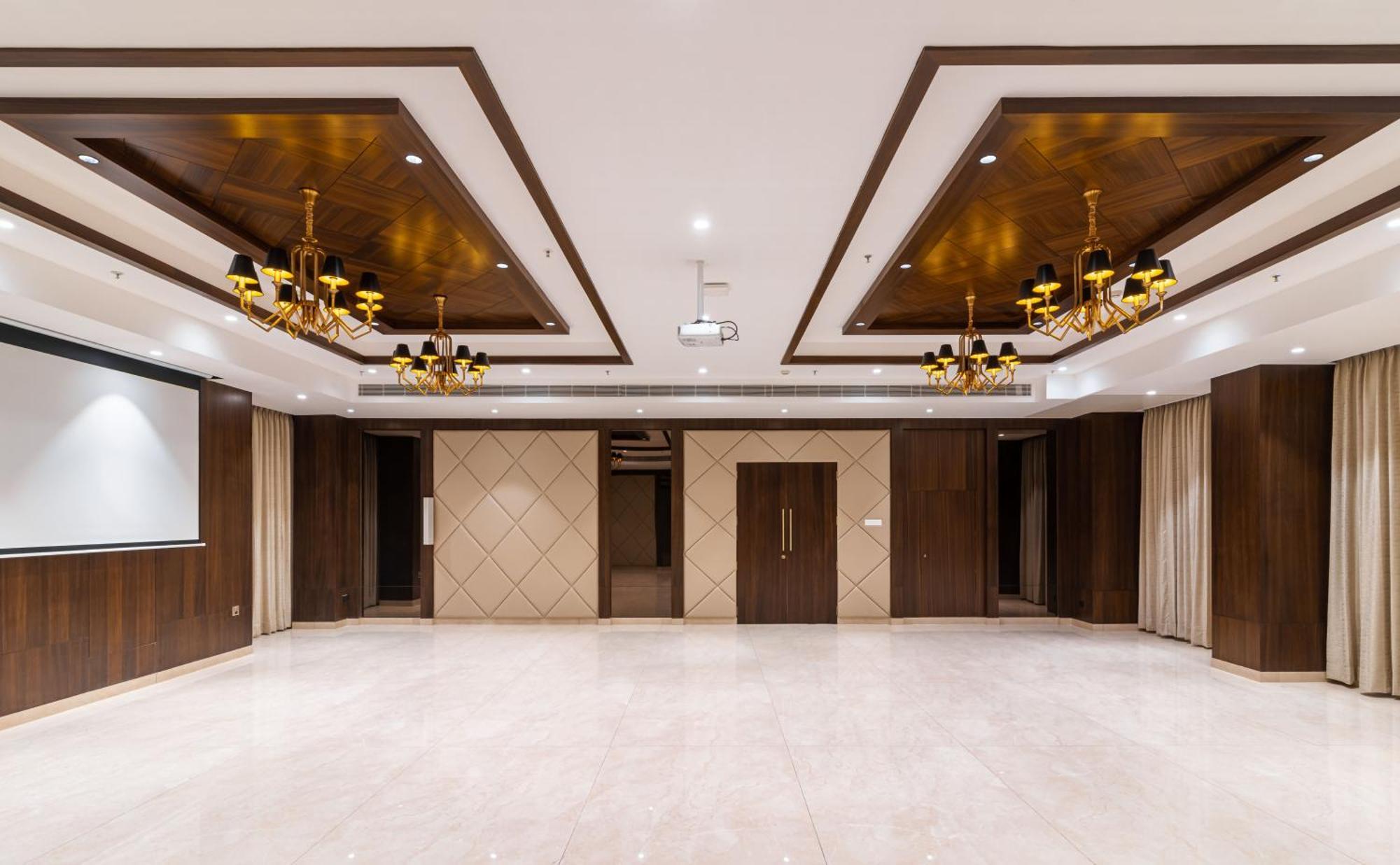 Royal Embassy Hotel Erode Bagian luar foto